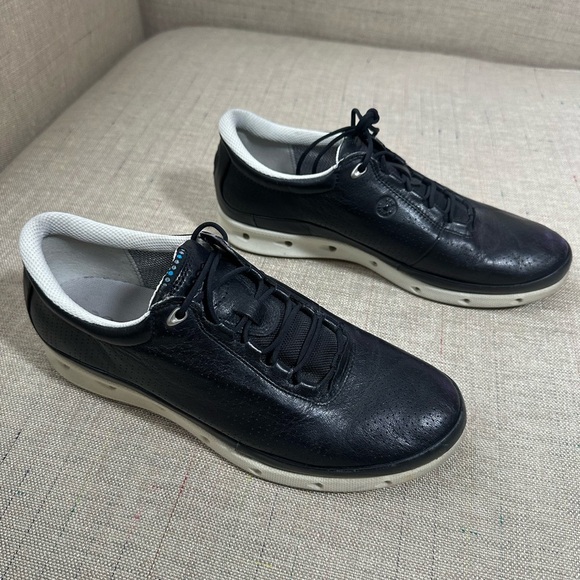 Ecco Men's Black Leather Sneakers - Picture 4 of 7